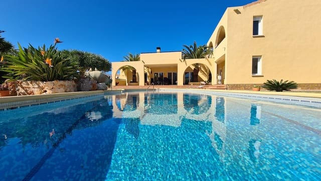 5 bedroom Villa for sale in Els Poblets with pool garage - € 848,000 (Ref: 9072057)