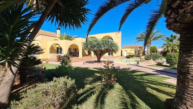 5 bedroom Villa for sale in Els Poblets with pool garage - € 848,000 (Ref: 9072057)