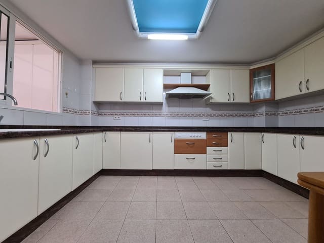 3 makuuhuone Asunto vuokrattavana paikassa Oliva Pueblo, Oliva - 750 € (Ref: 9072060)