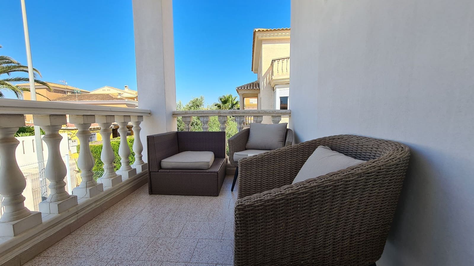 5 soveværelse Villa til salg i Oliva med garage - € 370.000 (Ref: 9072073)