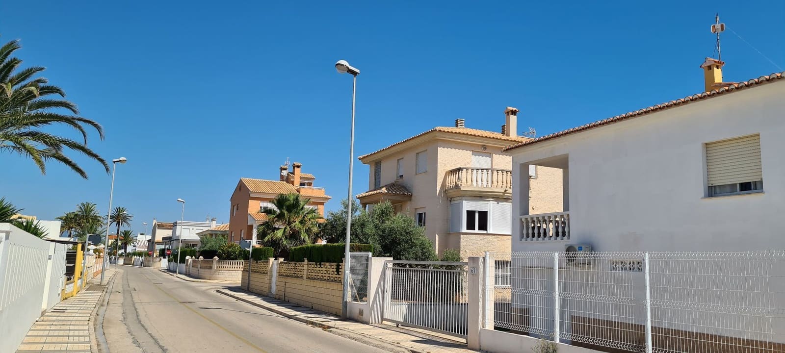 5 soveværelse Villa til salg i Oliva med garage - € 370.000 (Ref: 9072073)