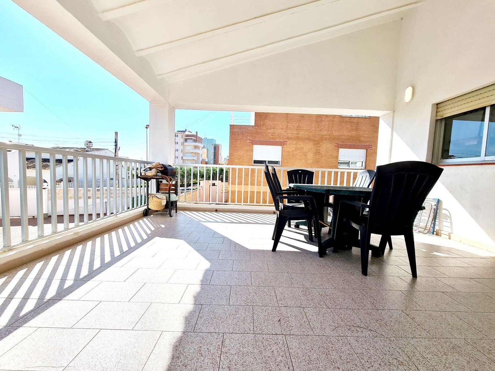 5 soveværelse Villa til salg i Oliva med garage - € 370.000 (Ref: 9072073)