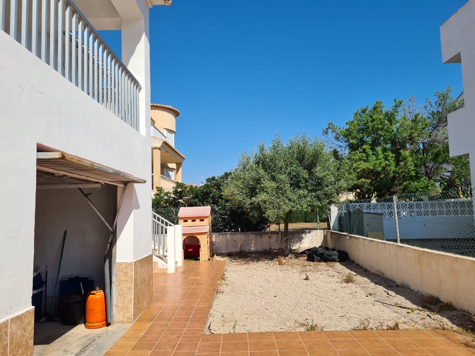 5 soveværelse Villa til salg i Oliva med garage - € 370.000 (Ref: 9072073)