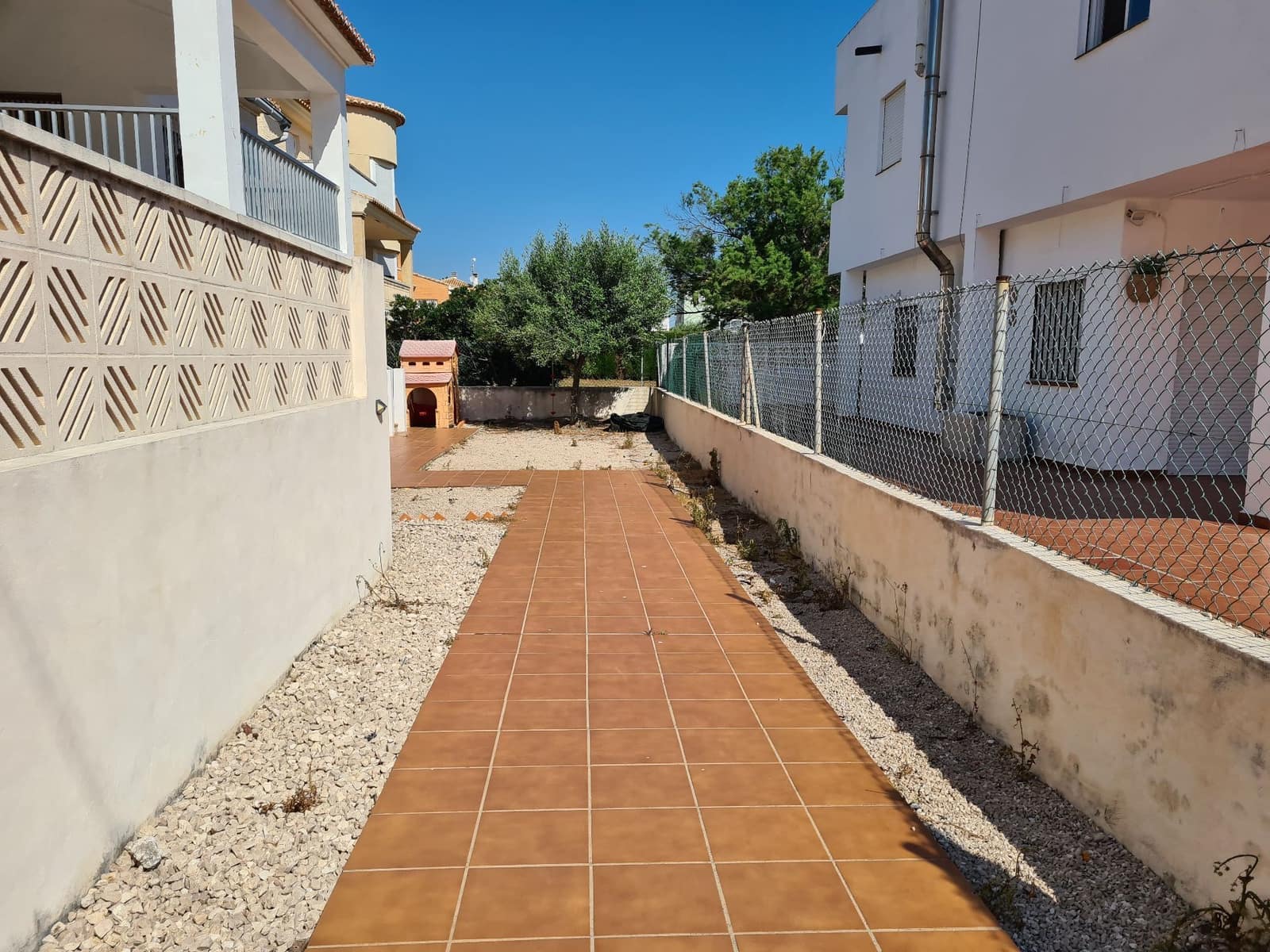 5 soveværelse Villa til salg i Oliva med garage - € 370.000 (Ref: 9072073)