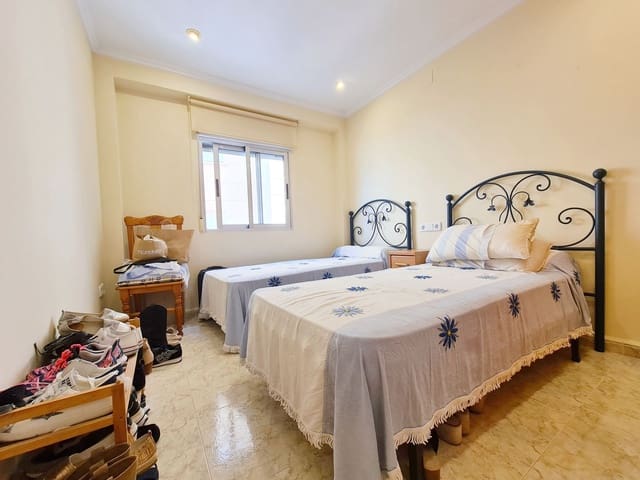 4 bedroom Apartment for sale in Miramar with garage - € 140,000 (Ref: 9072079)