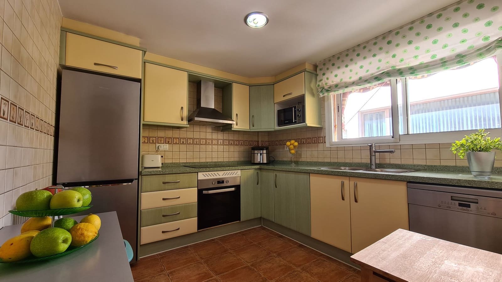 5 soveværelse Semi-Rækkehus til salg i Miramar med garage - € 251.000 (Ref: 9072082)