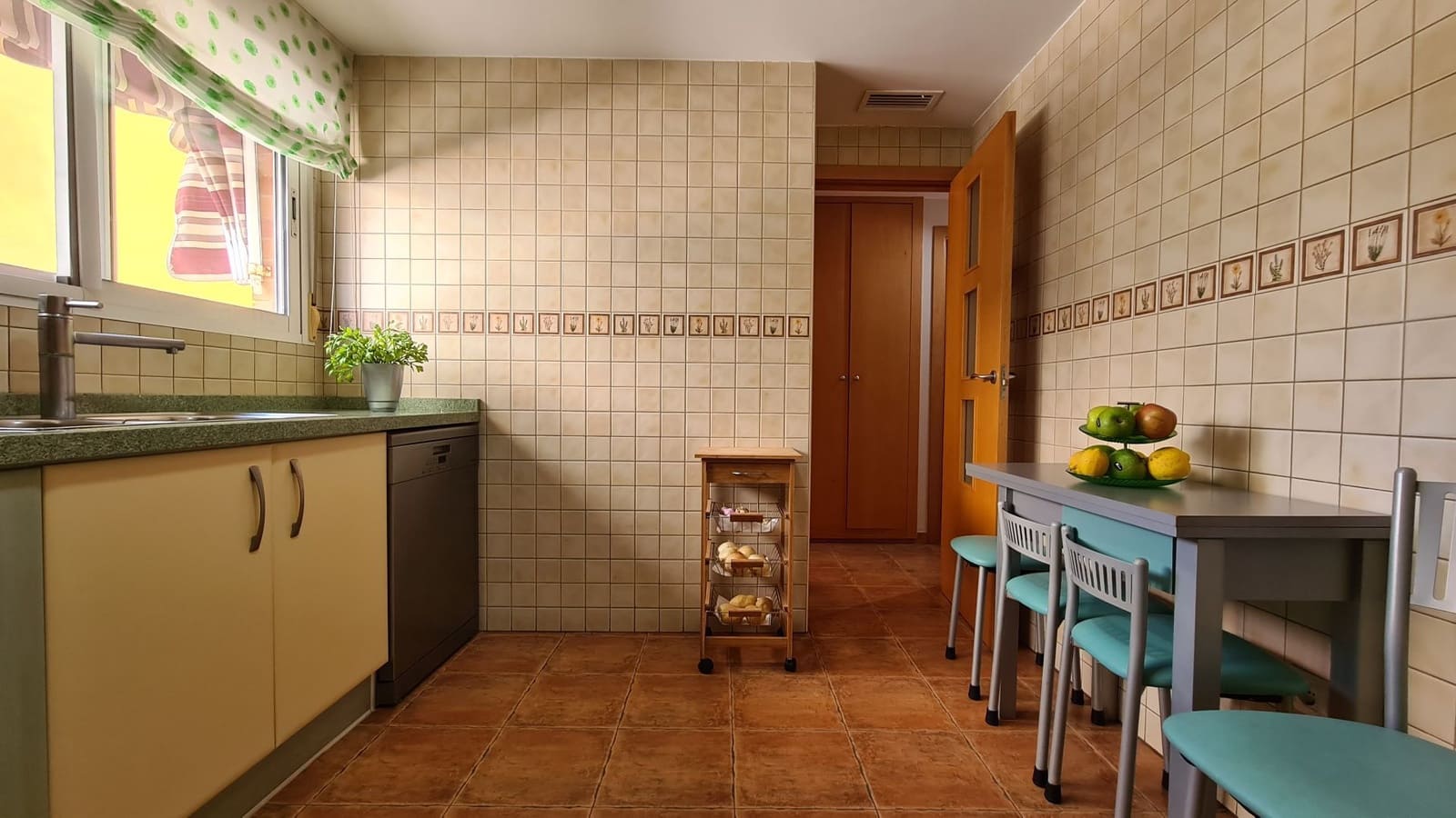 5 soveværelse Semi-Rækkehus til salg i Miramar med garage - € 251.000 (Ref: 9072082)