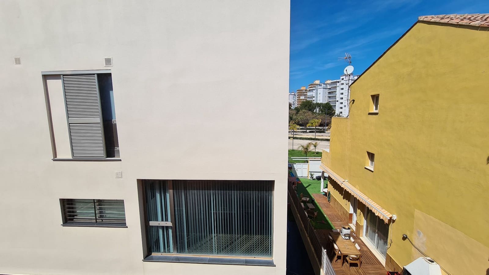 5 soveværelse Semi-Rækkehus til salg i Miramar med garage - € 251.000 (Ref: 9072082)