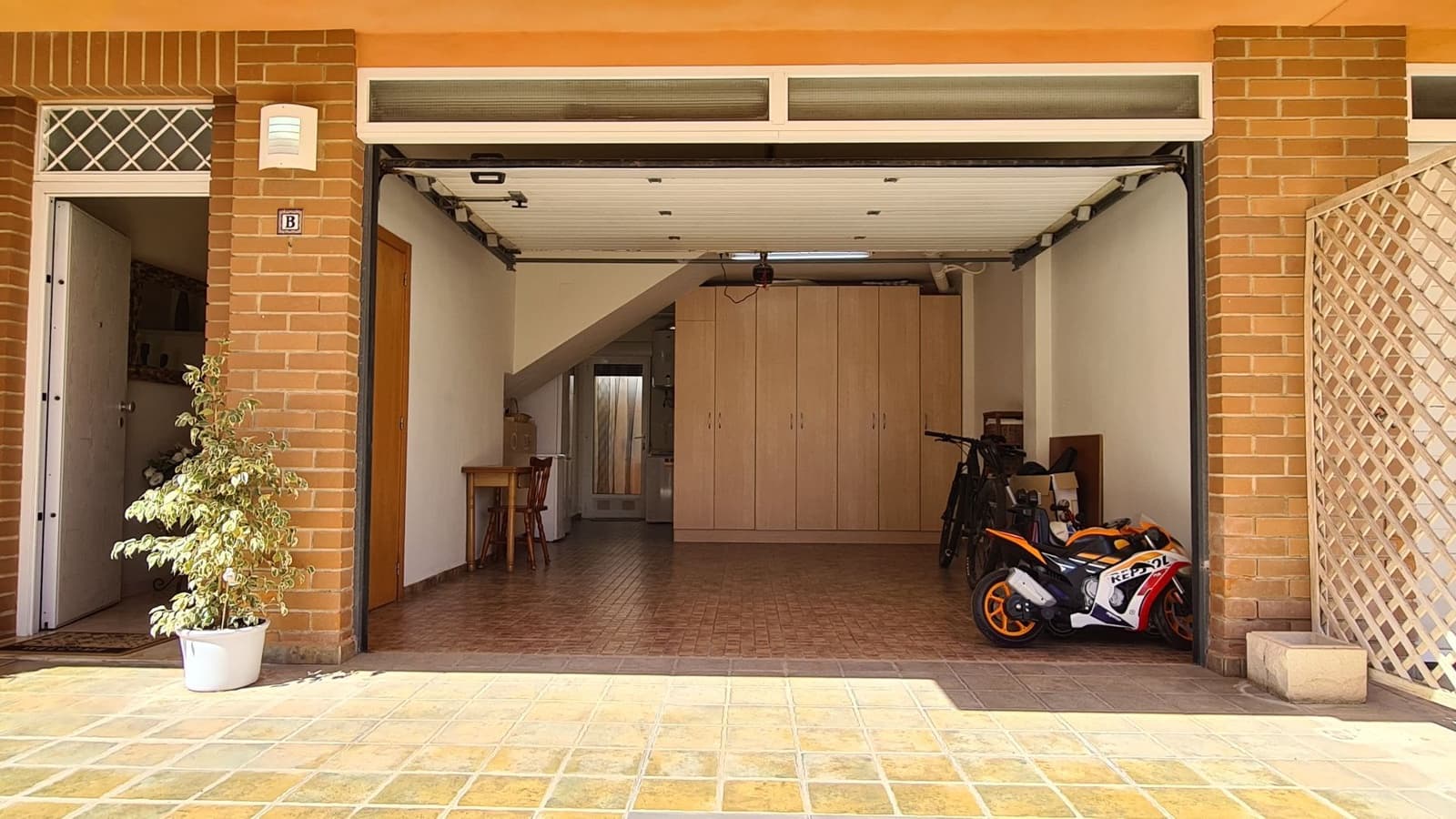 5 soveværelse Semi-Rækkehus til salg i Miramar med garage - € 251.000 (Ref: 9072082)