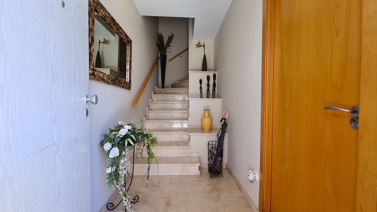 5 soveværelse Semi-Rækkehus til salg i Miramar med garage - € 251.000 (Ref: 9072082)