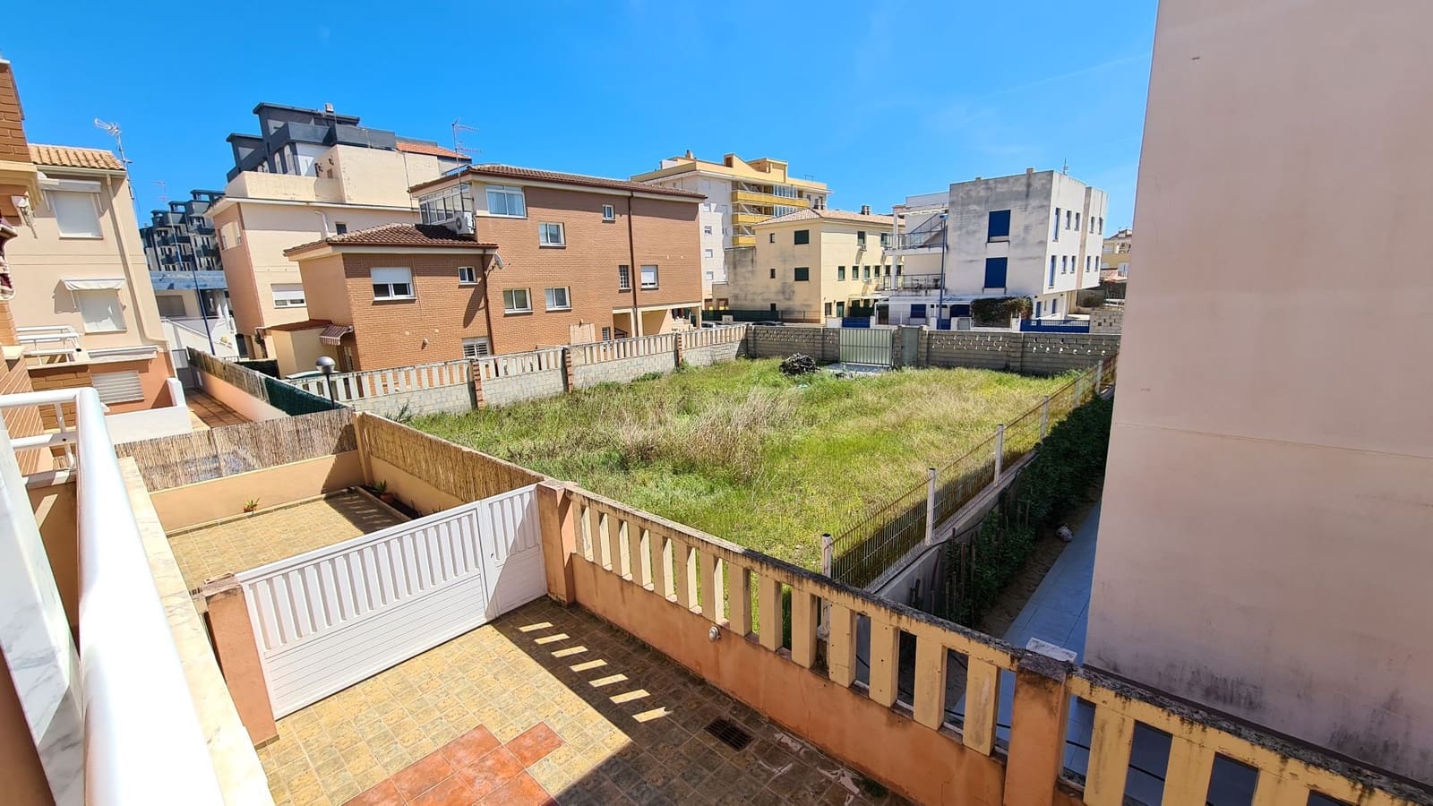 5 soveværelse Semi-Rækkehus til salg i Miramar med garage - € 251.000 (Ref: 9072082)