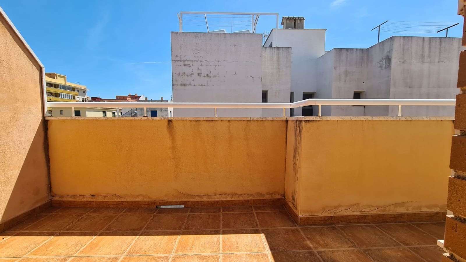 5 soveværelse Semi-Rækkehus til salg i Miramar med garage - € 251.000 (Ref: 9072082)