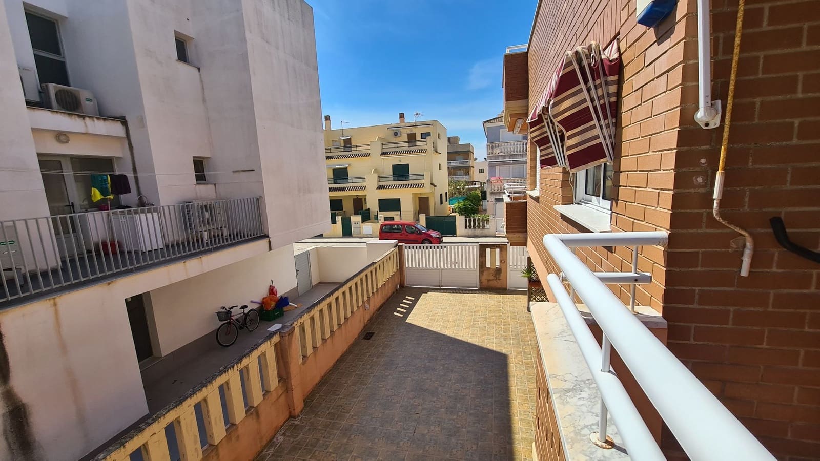 5 soveværelse Semi-Rækkehus til salg i Miramar med garage - € 251.000 (Ref: 9072082)