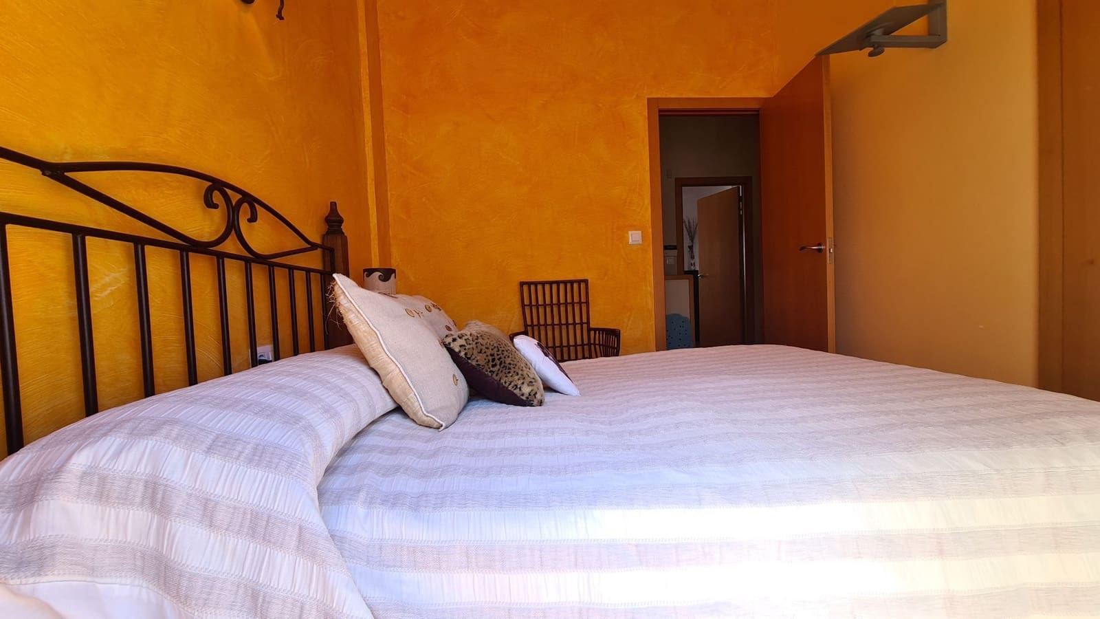 5 soveværelse Semi-Rækkehus til salg i Miramar med garage - € 251.000 (Ref: 9072082)