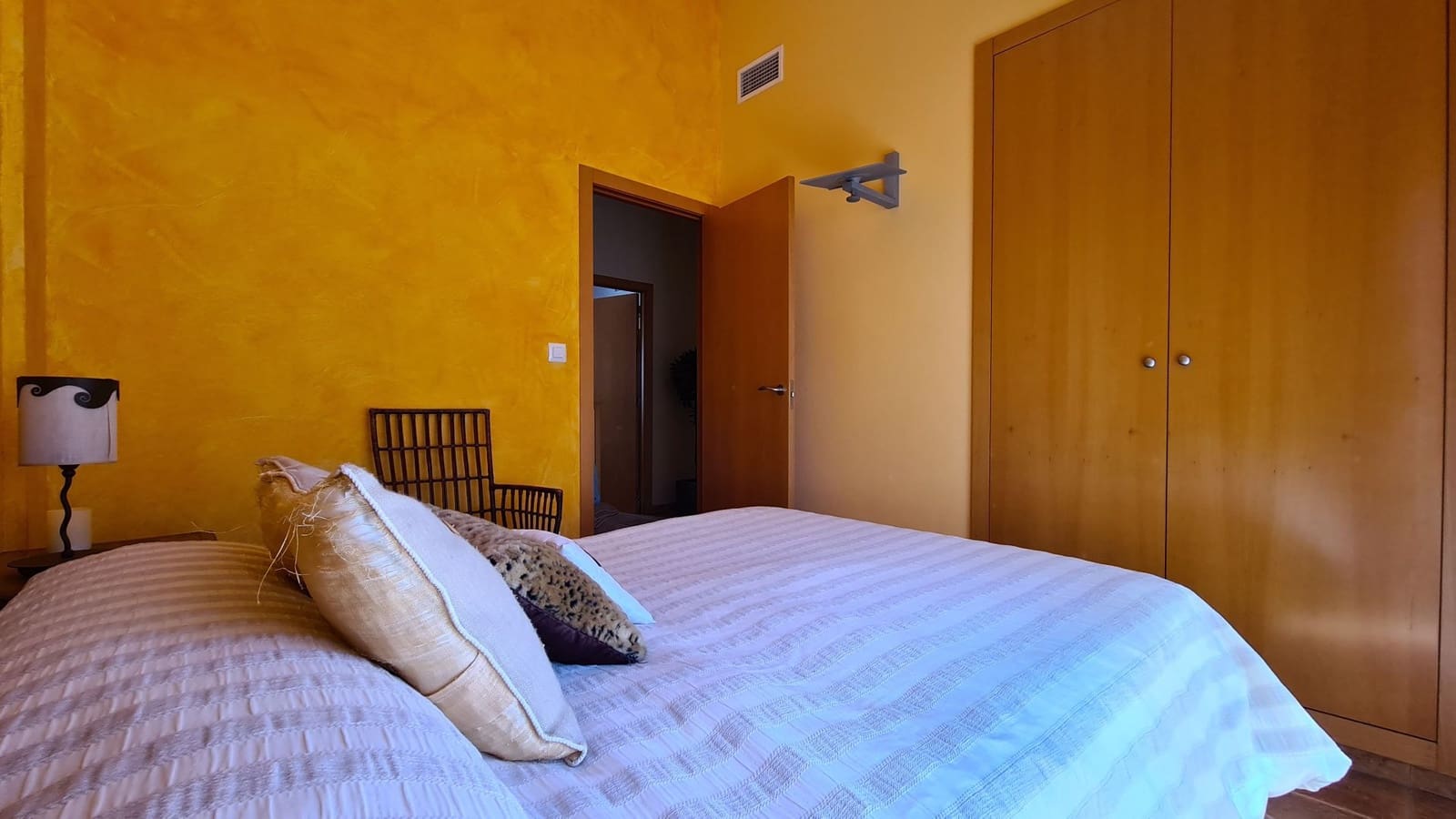 5 soveværelse Semi-Rækkehus til salg i Miramar med garage - € 251.000 (Ref: 9072082)