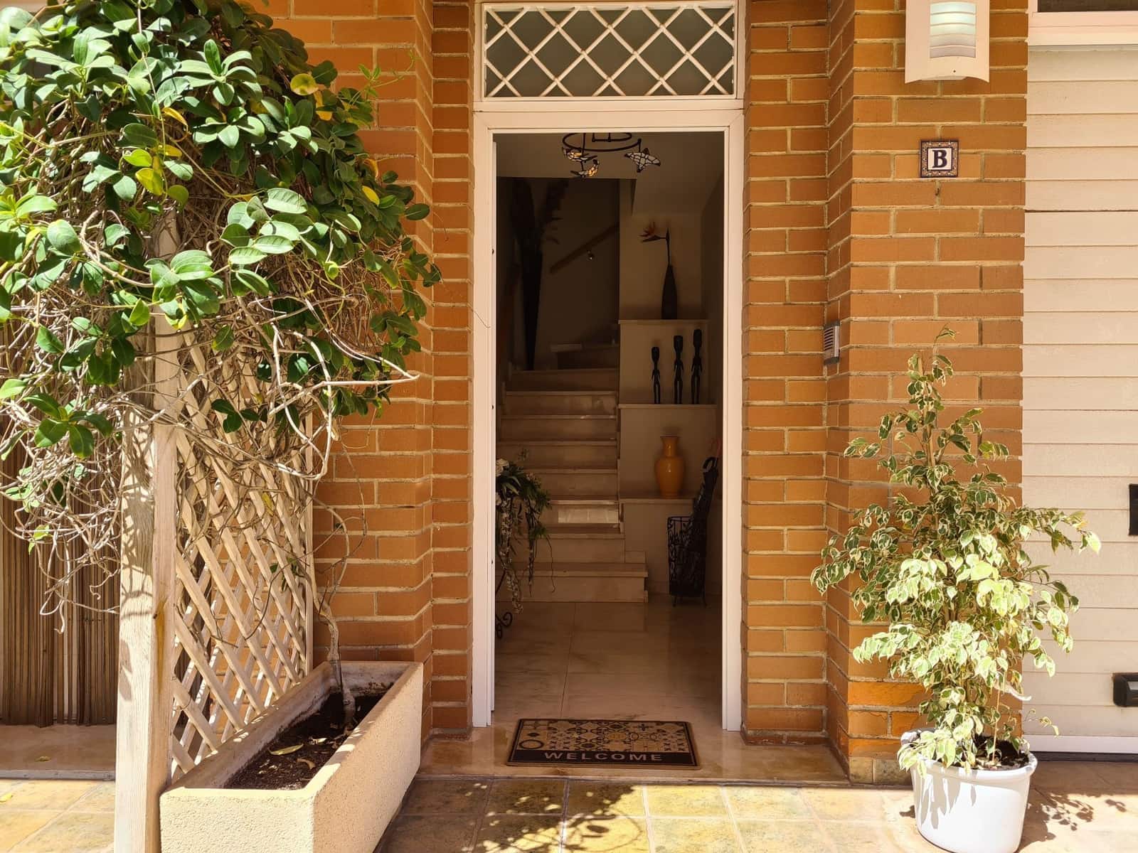 5 soveværelse Semi-Rækkehus til salg i Miramar med garage - € 251.000 (Ref: 9072082)