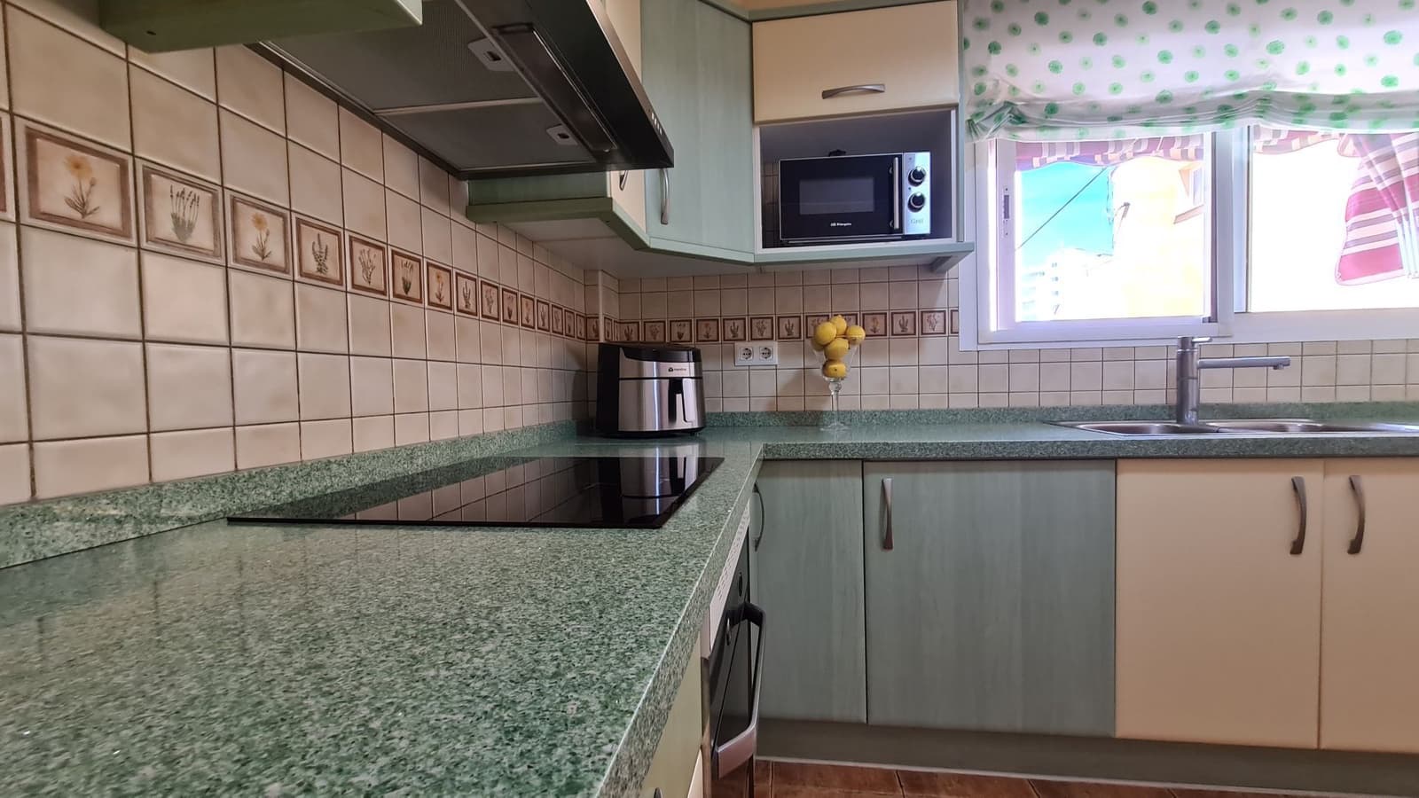 5 soveværelse Semi-Rækkehus til salg i Miramar med garage - € 251.000 (Ref: 9072082)