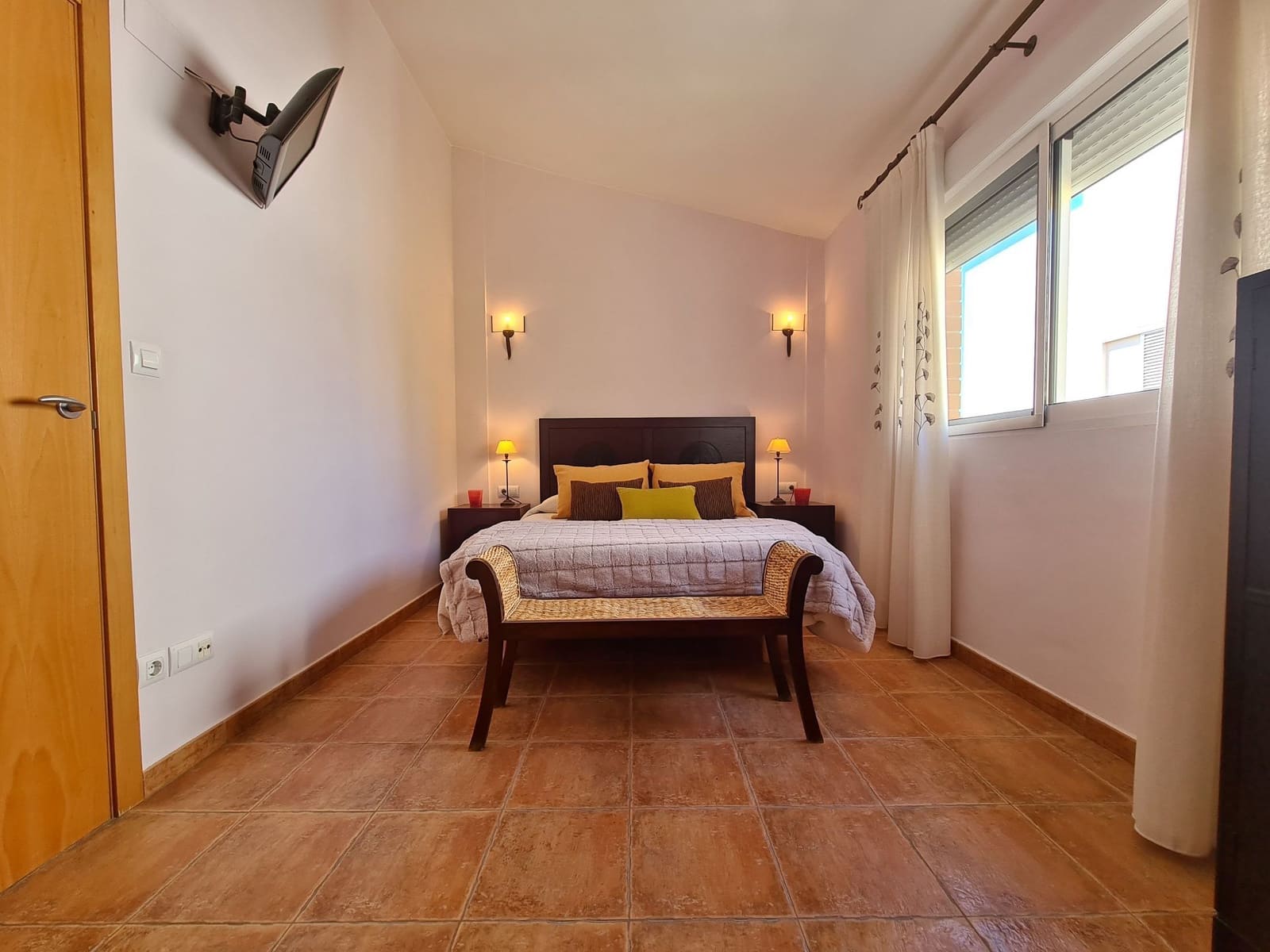 5 soveværelse Semi-Rækkehus til salg i Miramar med garage - € 251.000 (Ref: 9072082)