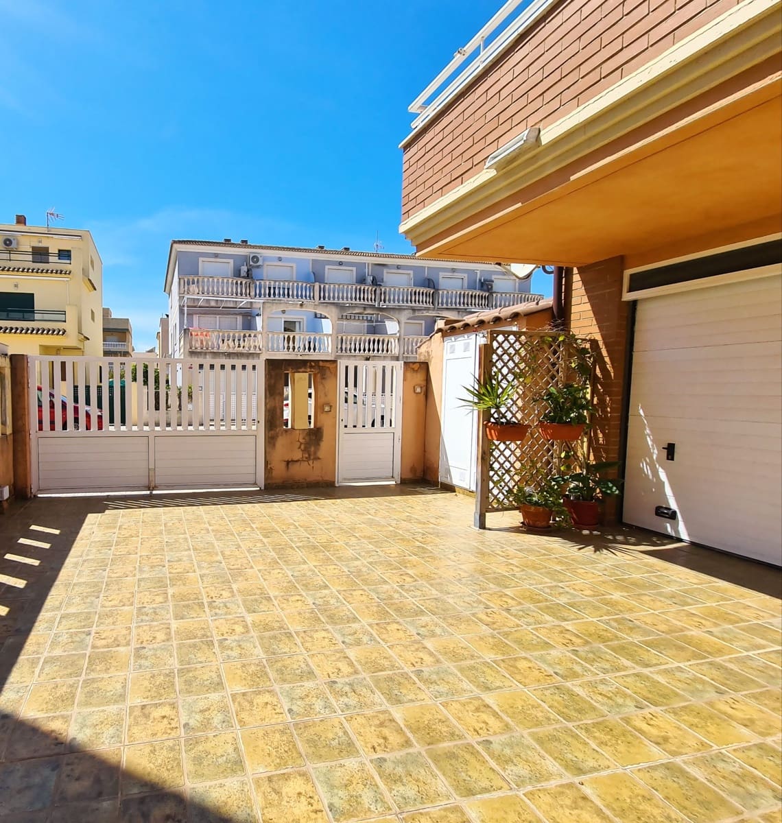 5 soveværelse Semi-Rækkehus til salg i Miramar med garage - € 251.000 (Ref: 9072082)