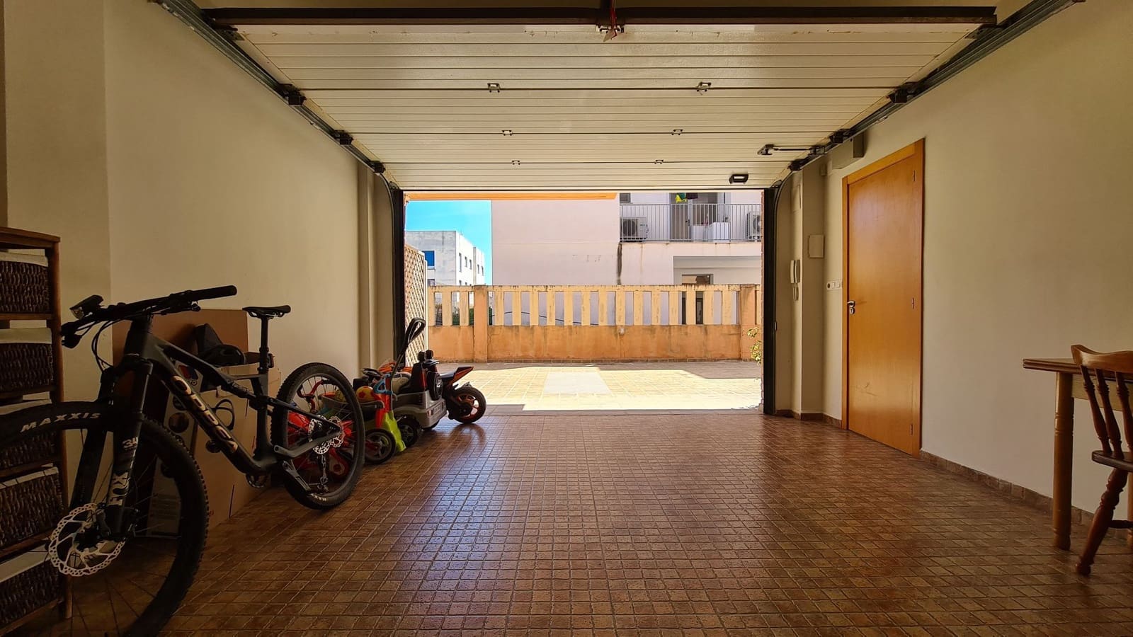 5 soveværelse Semi-Rækkehus til salg i Miramar med garage - € 251.000 (Ref: 9072082)