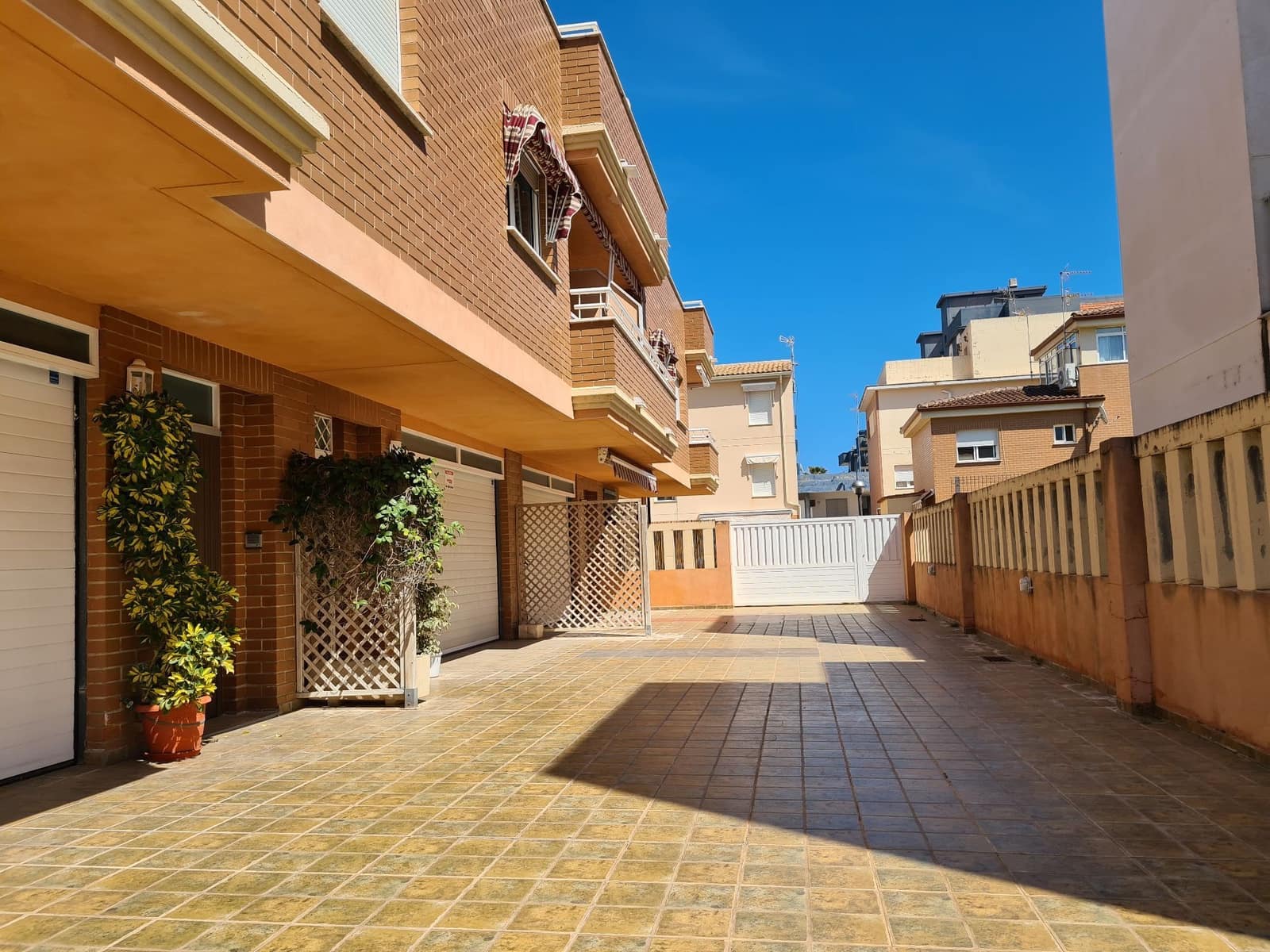 5 soveværelse Semi-Rækkehus til salg i Miramar med garage - € 251.000 (Ref: 9072082)