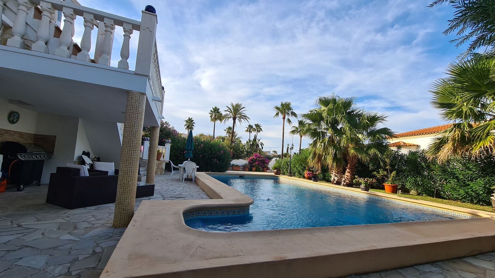 3 bedroom Villa for sale in Denia with pool garage - € 430,000 (Ref: 9072087)