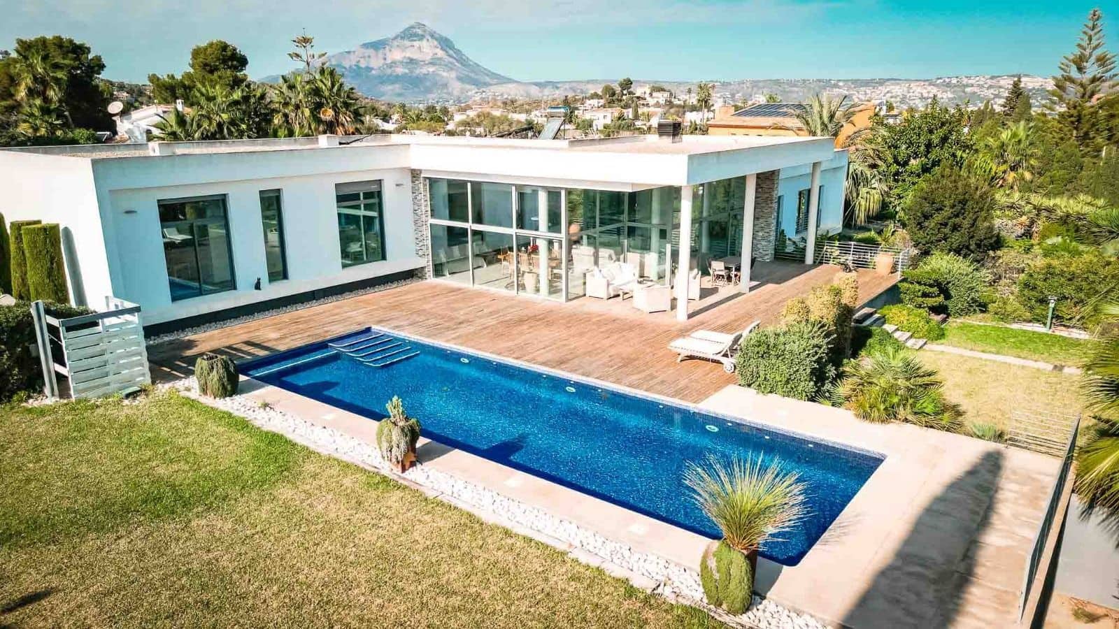 4 makuuhuone Huvila myytävänä paikassa Javea / Xabia mukana uima-altaan 
autotalli - 2 000 000 € (Ref: 9072095)