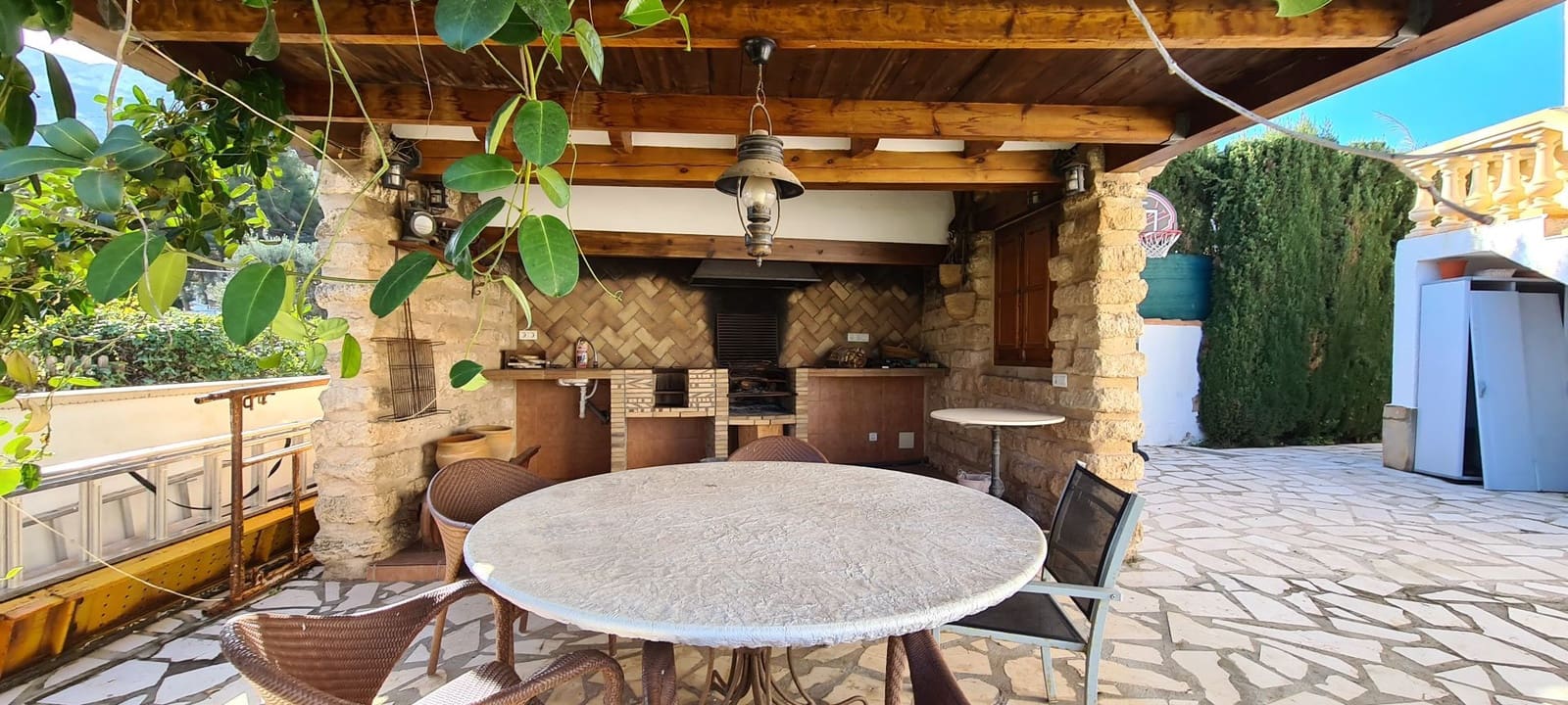 4 bedroom Villa for sale in Denia with pool garage - € 799,000 (Ref: 9072108)