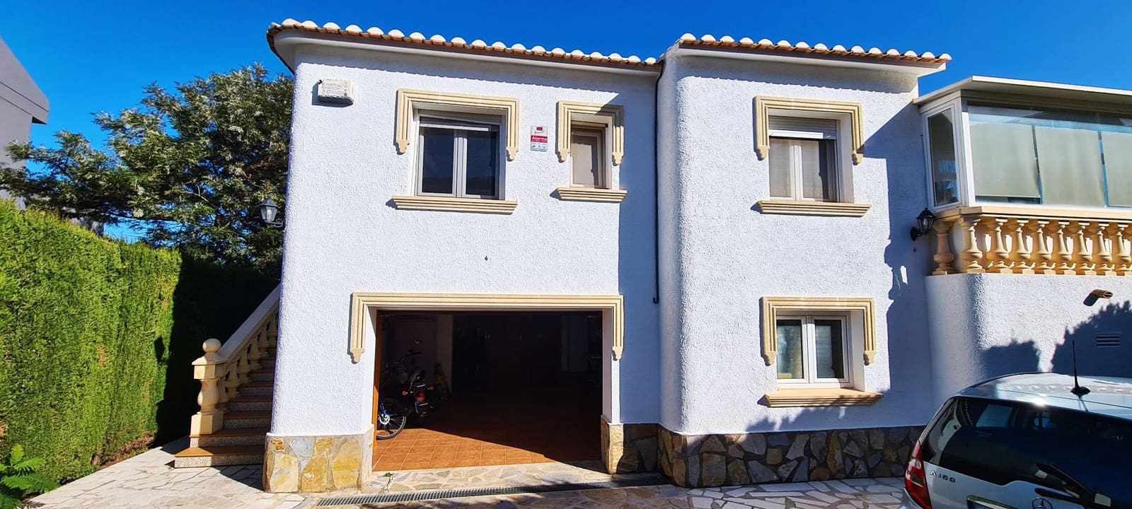 4 bedroom Villa for sale in Denia with pool garage - € 799,000 (Ref: 9072108)