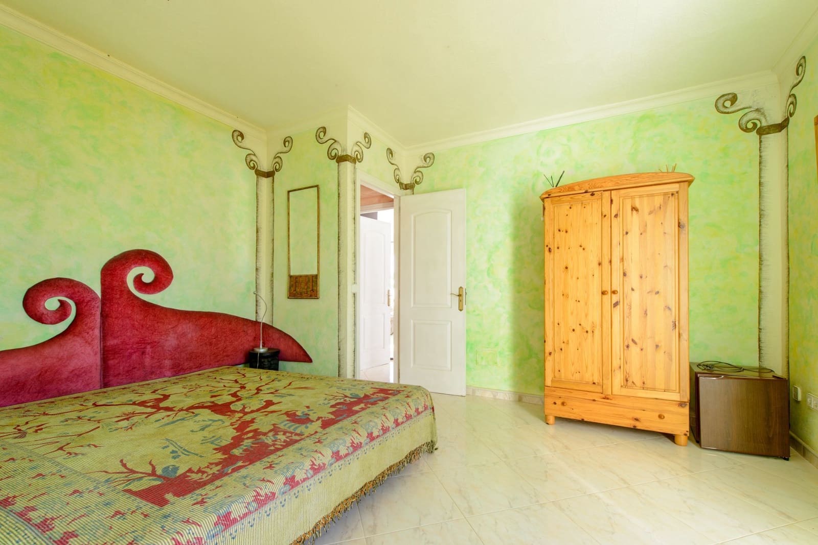 6 bedroom Villa for sale in Ibiza / Eivissa town with pool garage - € 3,500,000 (Ref: 9072129)