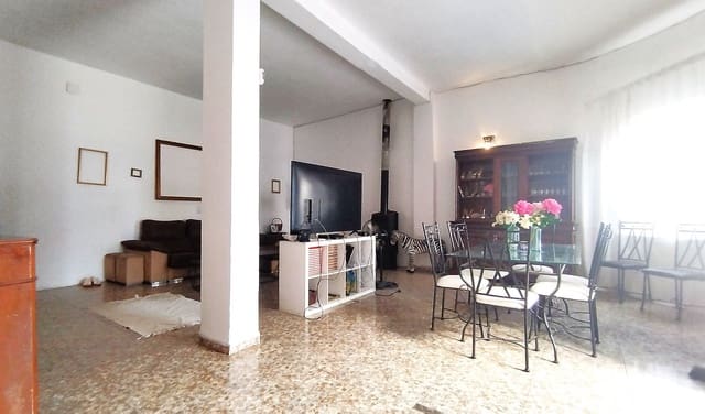 6 slaapkamer Huis te koop in Oliva met garage - € 260.000 (Ref: 9130667)