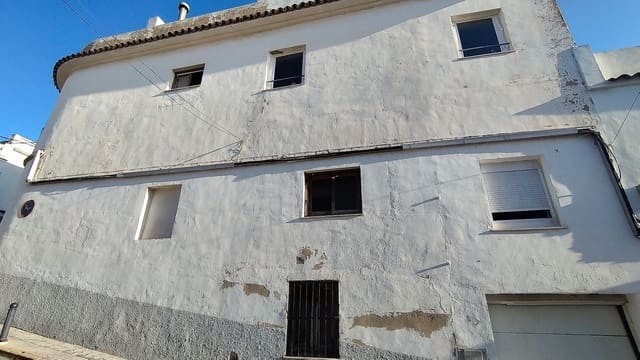 6 slaapkamer Huis te koop in Oliva met garage - € 260.000 (Ref: 9130667)