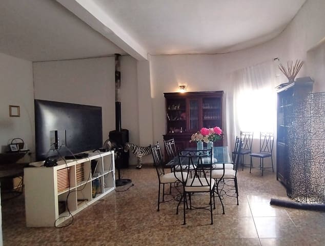 6 slaapkamer Huis te koop in Oliva met garage - € 260.000 (Ref: 9130667)