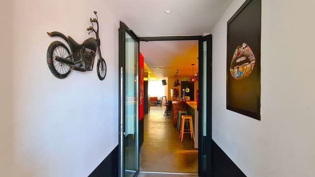 Commercial for sale in Oliva Pueblo, Oliva - € 390,000 (Ref: 9334358)