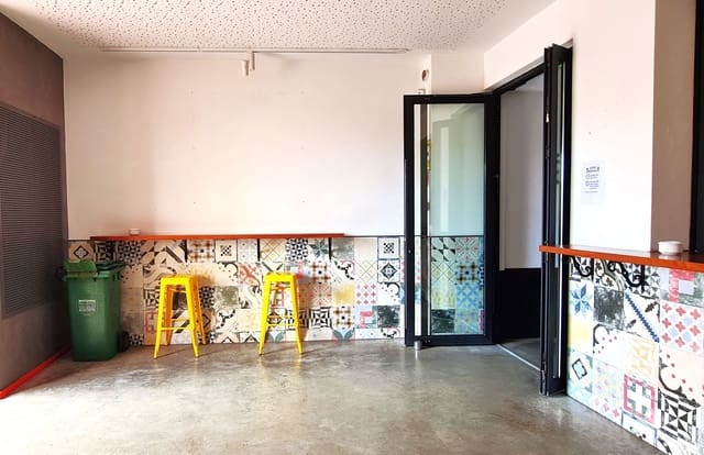 Commercial for sale in Oliva Pueblo, Oliva - € 390,000 (Ref: 9334358)