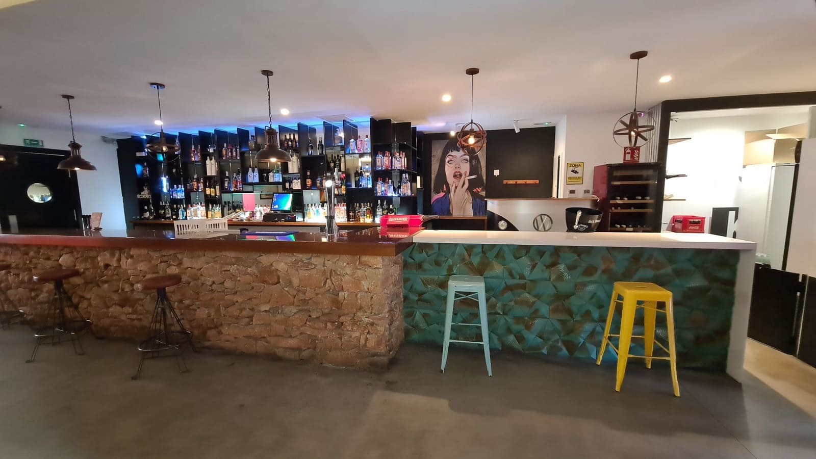 Commercial for sale in Oliva - € 390,000 (Ref: 9334358)