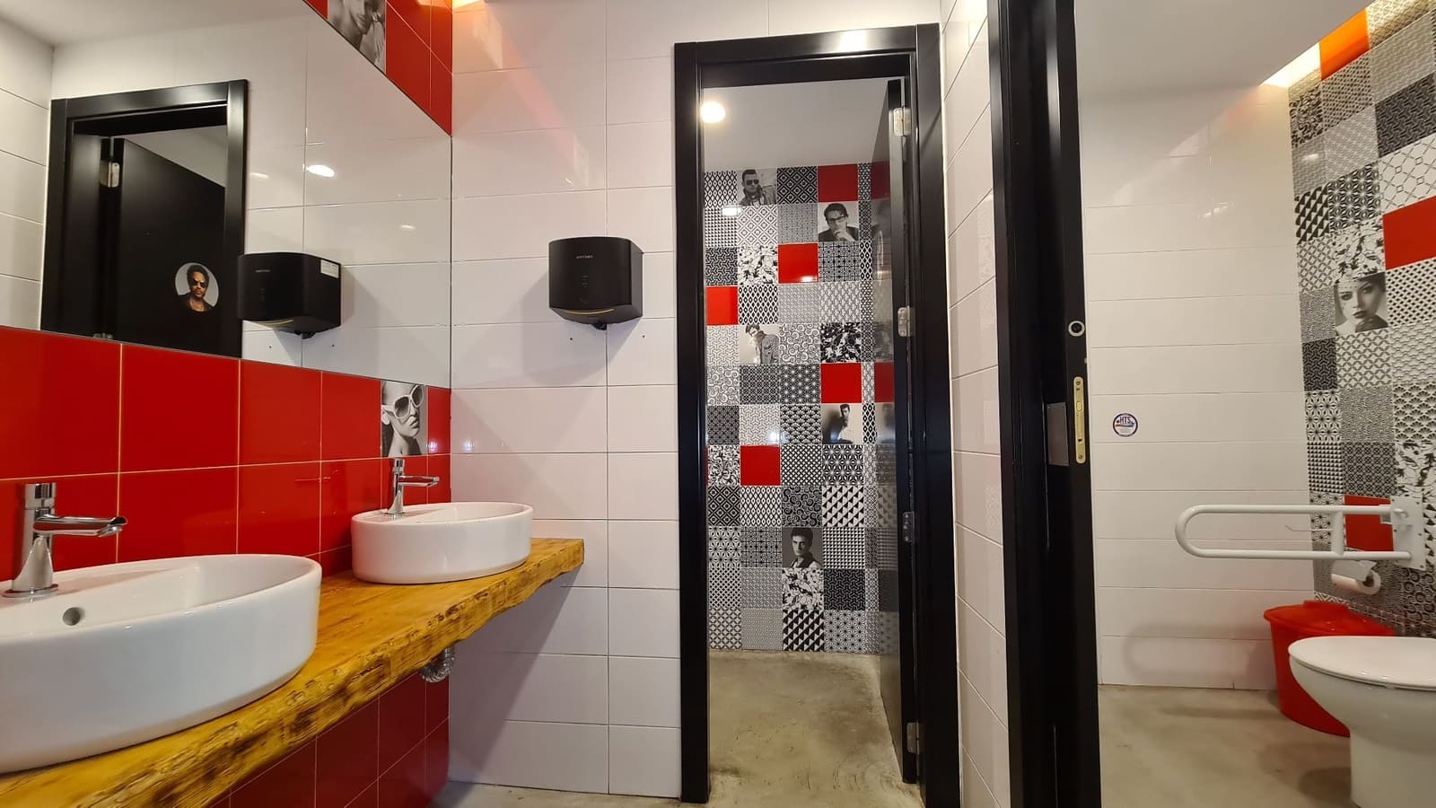 Commercial for sale in Oliva - € 390,000 (Ref: 9334358)