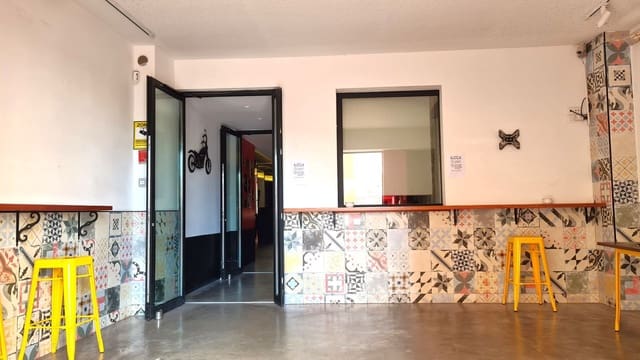 Commercial for sale in Oliva Pueblo, Oliva - € 390,000 (Ref: 9334358)