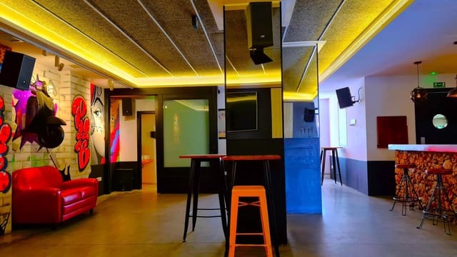 Commercial for sale in Oliva Pueblo, Oliva - € 390,000 (Ref: 9334358)