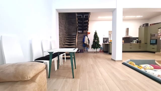 4 slaapkamer Huis te koop in Oliva Pueblo, Oliva met garage - € 220.000 (Ref: 9424264)