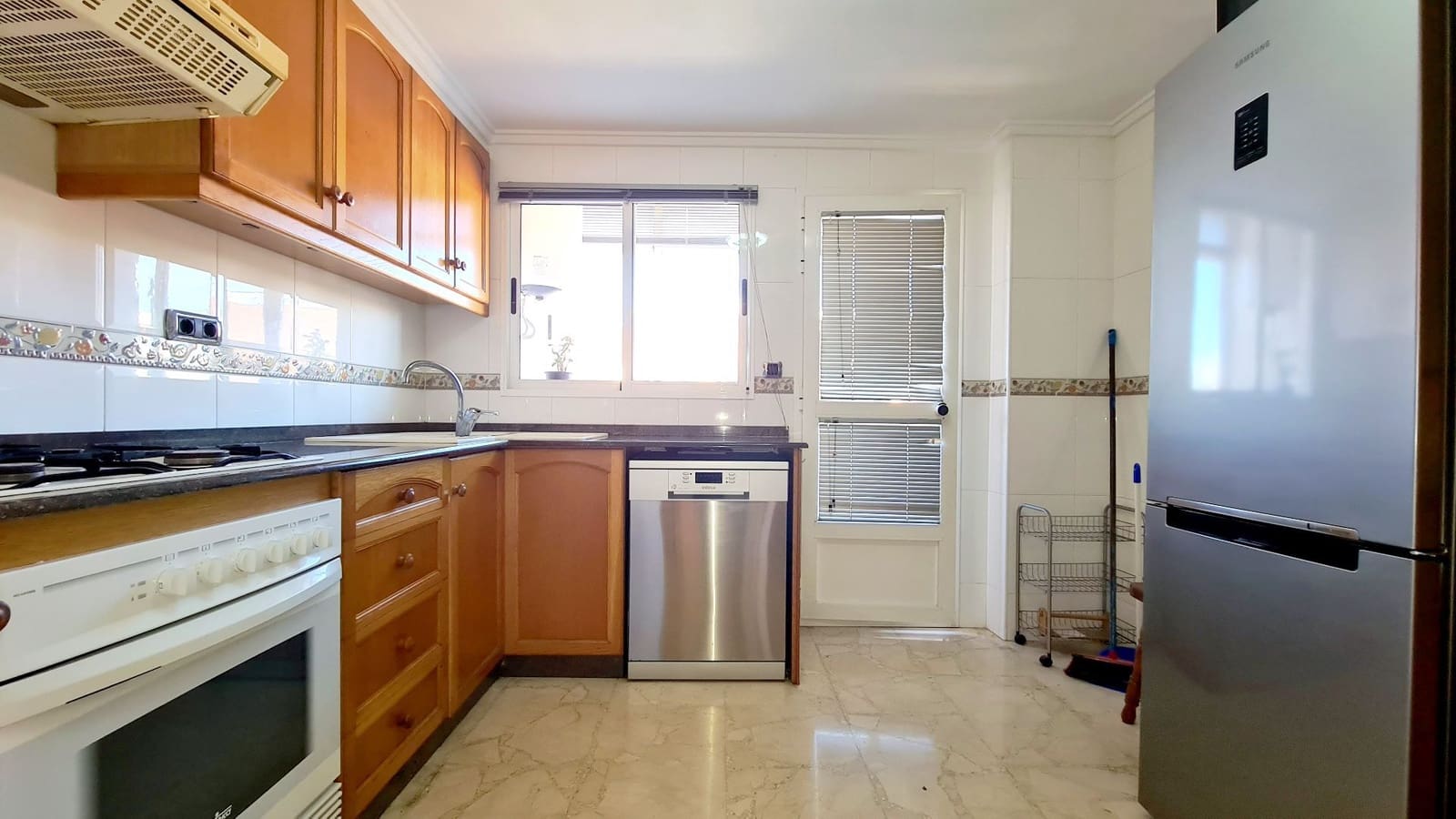 3 sovrum Lägenhet att hyra i Oliva med garage - 820 € (Ref: 9474736)