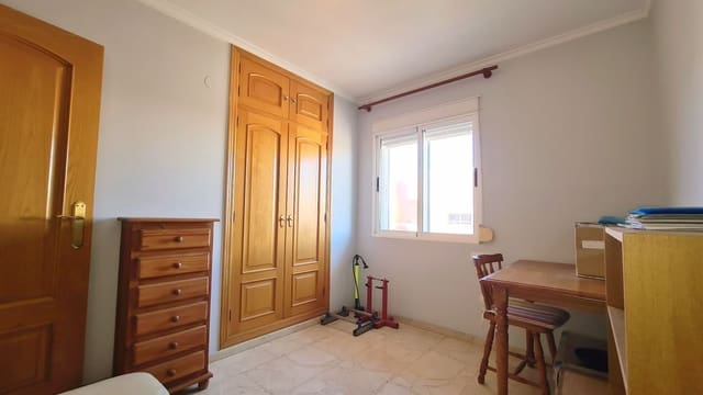 3 soverom Leilighet til leie i Oliva Nova, Oliva med garasje - € 820 (Ref: 9474736)