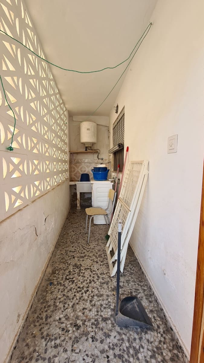 4 sovrum Lägenhet att hyra i Oliva med garage - 850 € (Ref: 9629580)