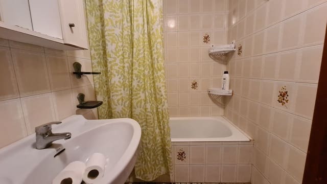 4 sovrum Lägenhet att hyra i Oliva Playa, Oliva med garage - 850 € (Ref: 9629580)