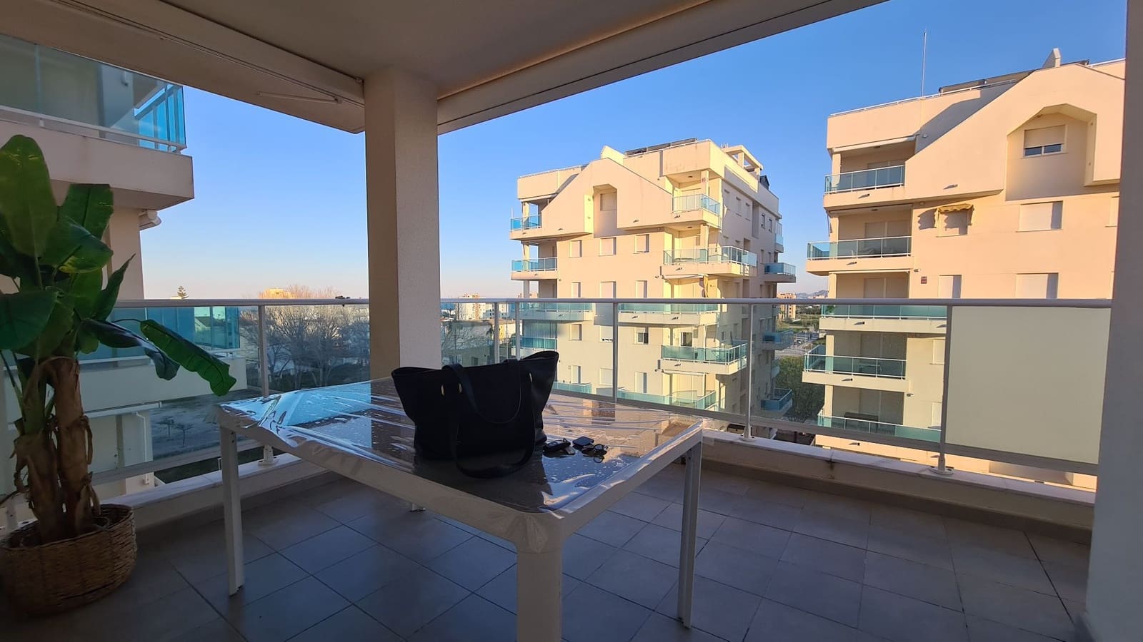 2 Zimmer Apartment zu vermieten in Piles mit Pool Garage - 1.000 € (Ref: 9679424)