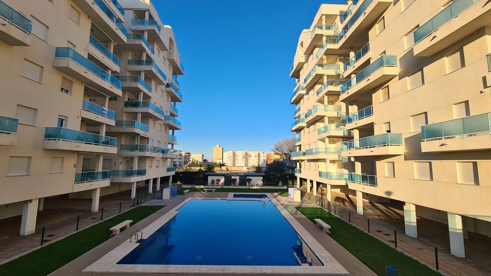 2 Zimmer Apartment zu vermieten in Piles mit Pool Garage - 1.000 € (Ref: 9679424)