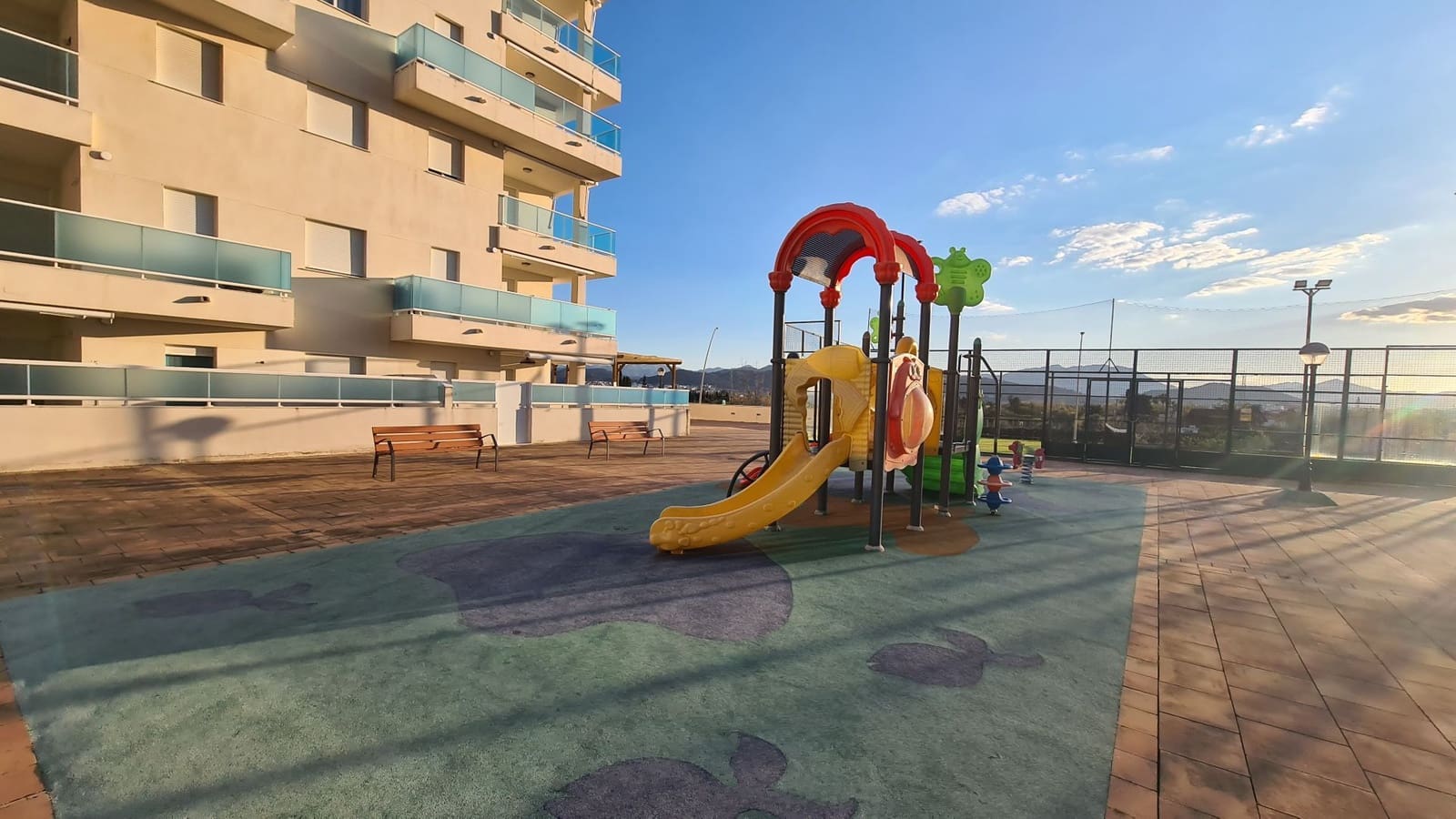 2 Zimmer Apartment zu vermieten in Piles mit Pool Garage - 1.000 € (Ref: 9679424)