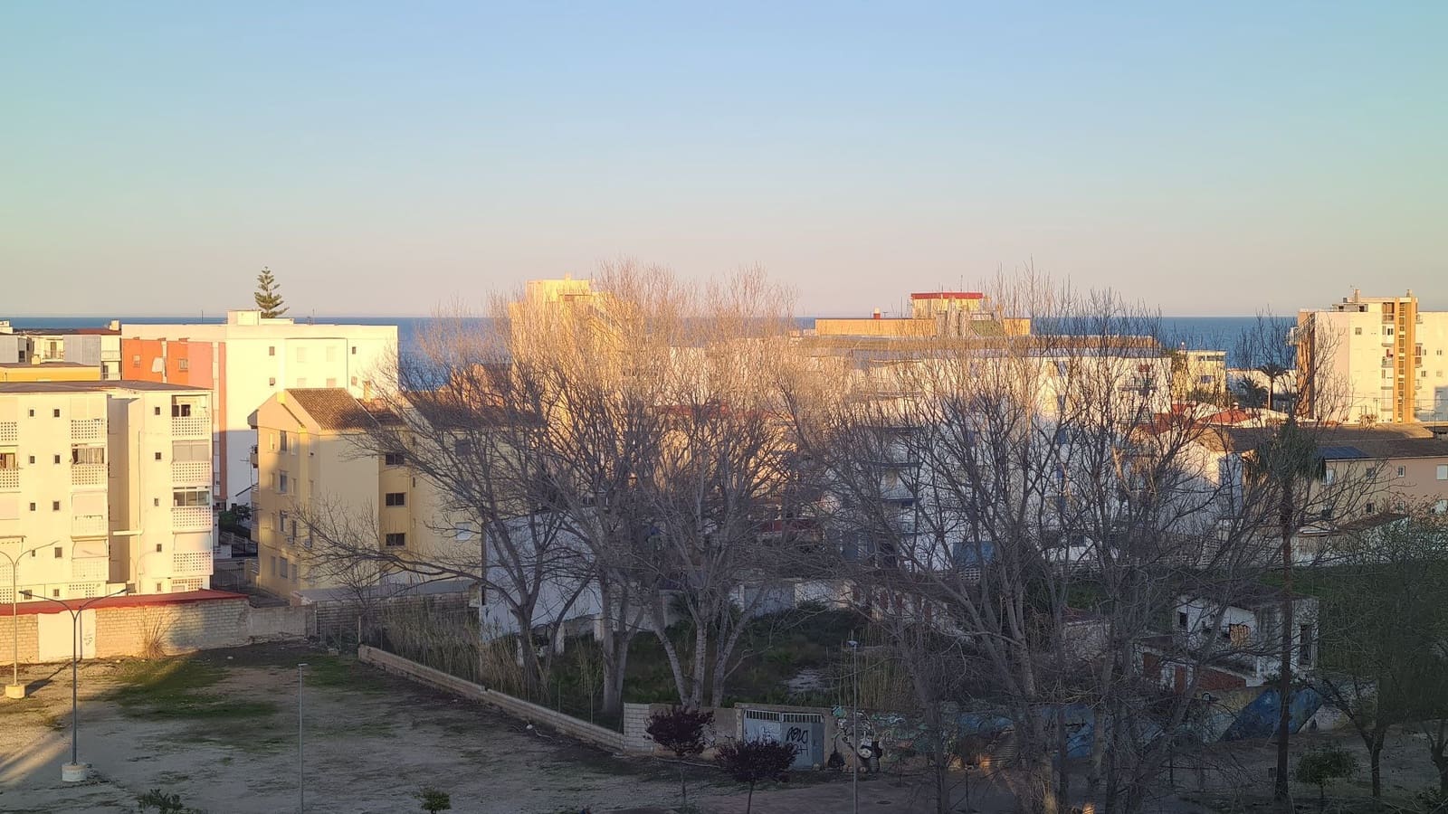 2 Zimmer Apartment zu vermieten in Piles mit Pool Garage - 1.000 € (Ref: 9679424)