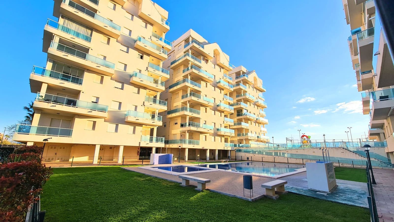 2 sypialnia Apartament na sprzedaż w Piles z basenem garażem - 240 000 € (Ref: 9682346)