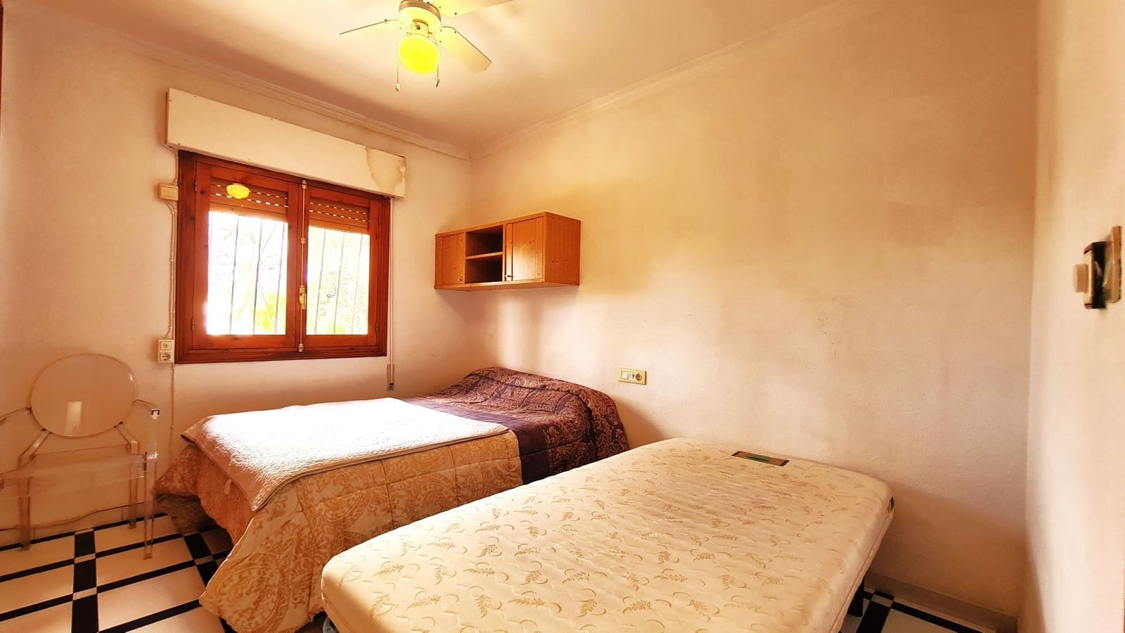 3 bedroom Villa for rent in Oliva with pool garage - € 1,800 (Ref: 9842102)
